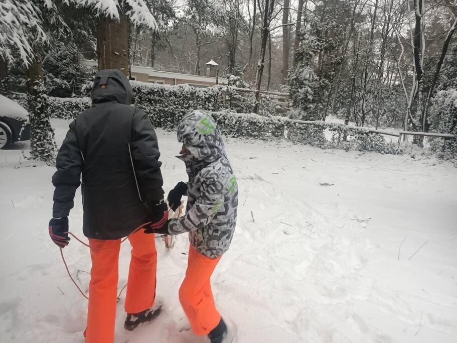 Kindvriendelijke Bungalow In Het Bos Bij Zwemmeer. Vilsteren Екстериор снимка