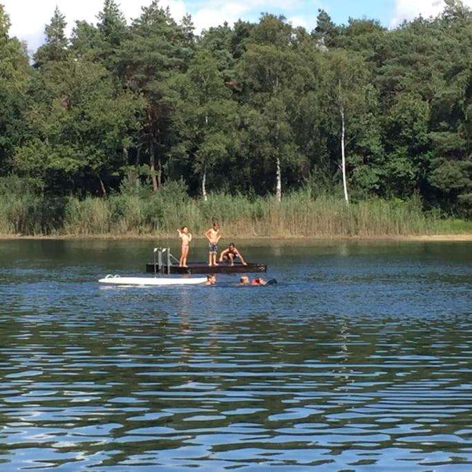 Kindvriendelijke Bungalow In Het Bos Bij Zwemmeer. Vilsteren Екстериор снимка