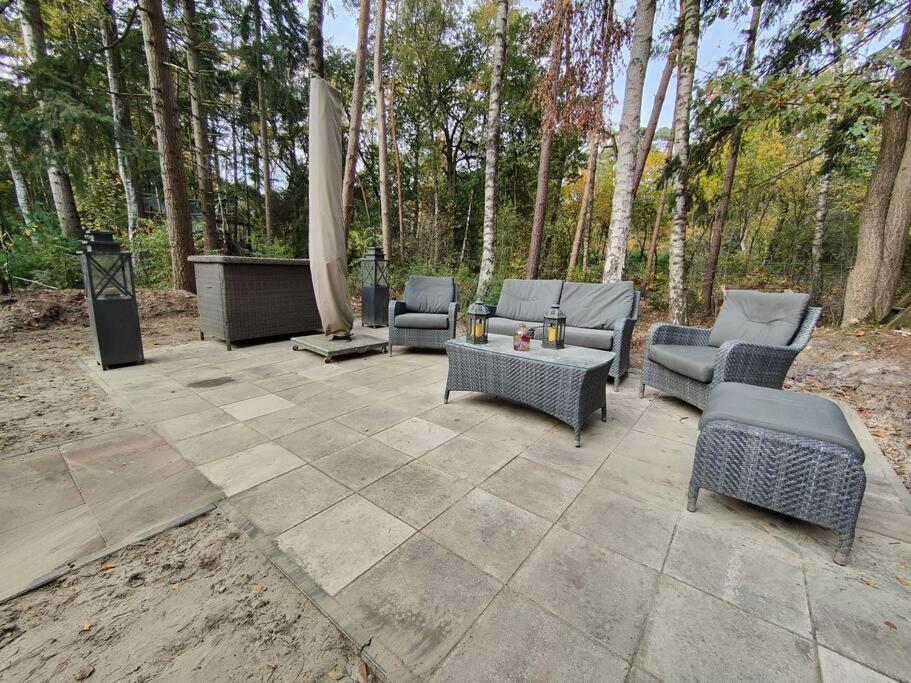 Kindvriendelijke Bungalow In Het Bos Bij Zwemmeer. Vilsteren Екстериор снимка