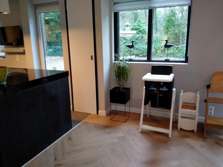 Kindvriendelijke Bungalow In Het Bos Bij Zwemmeer. Vilsteren Екстериор снимка